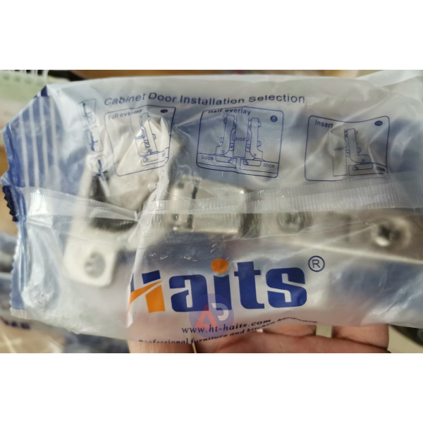 盒装家具铰链批发。Haits 带闭门器，四孔驼背铰链。经销商价格。