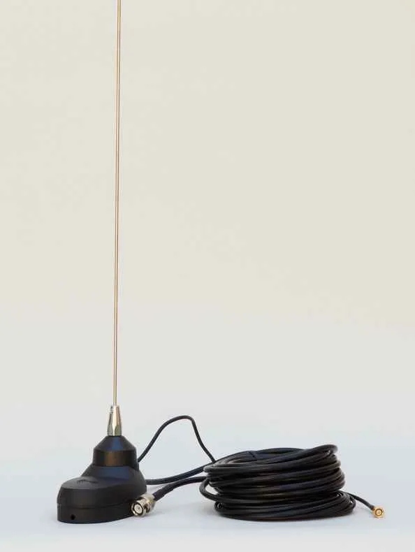 移动 VHF 或 UHF + GPS 天线，配有支架、电缆和连接器