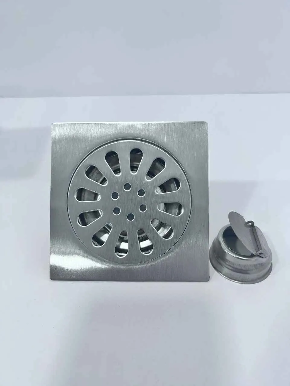 Stainless steel drain with valve, 10x10
