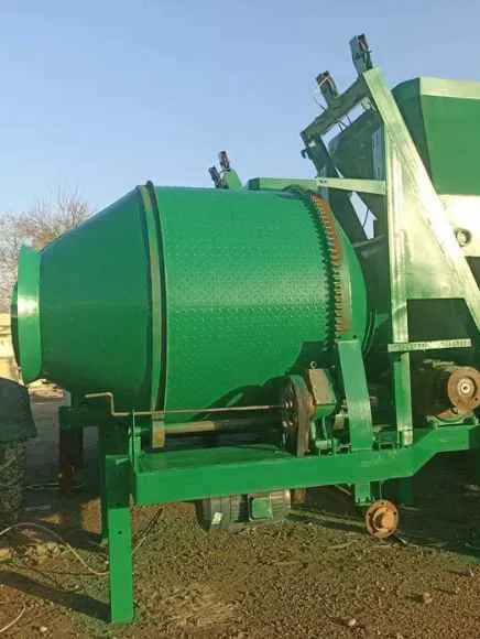 Mini concrete mixer